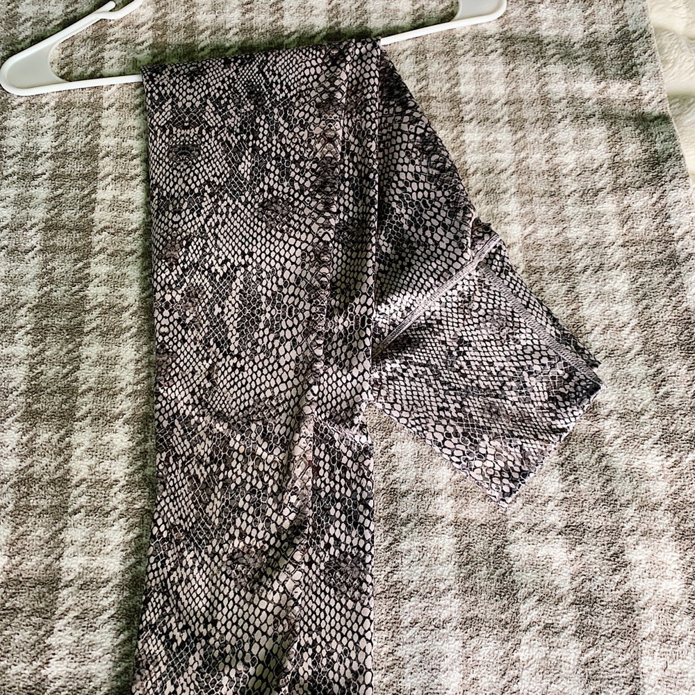SNAKESKIN PRINT leggings